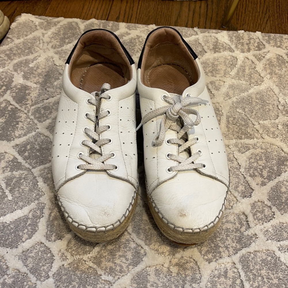 Vince Camuto is espadrille sneaker